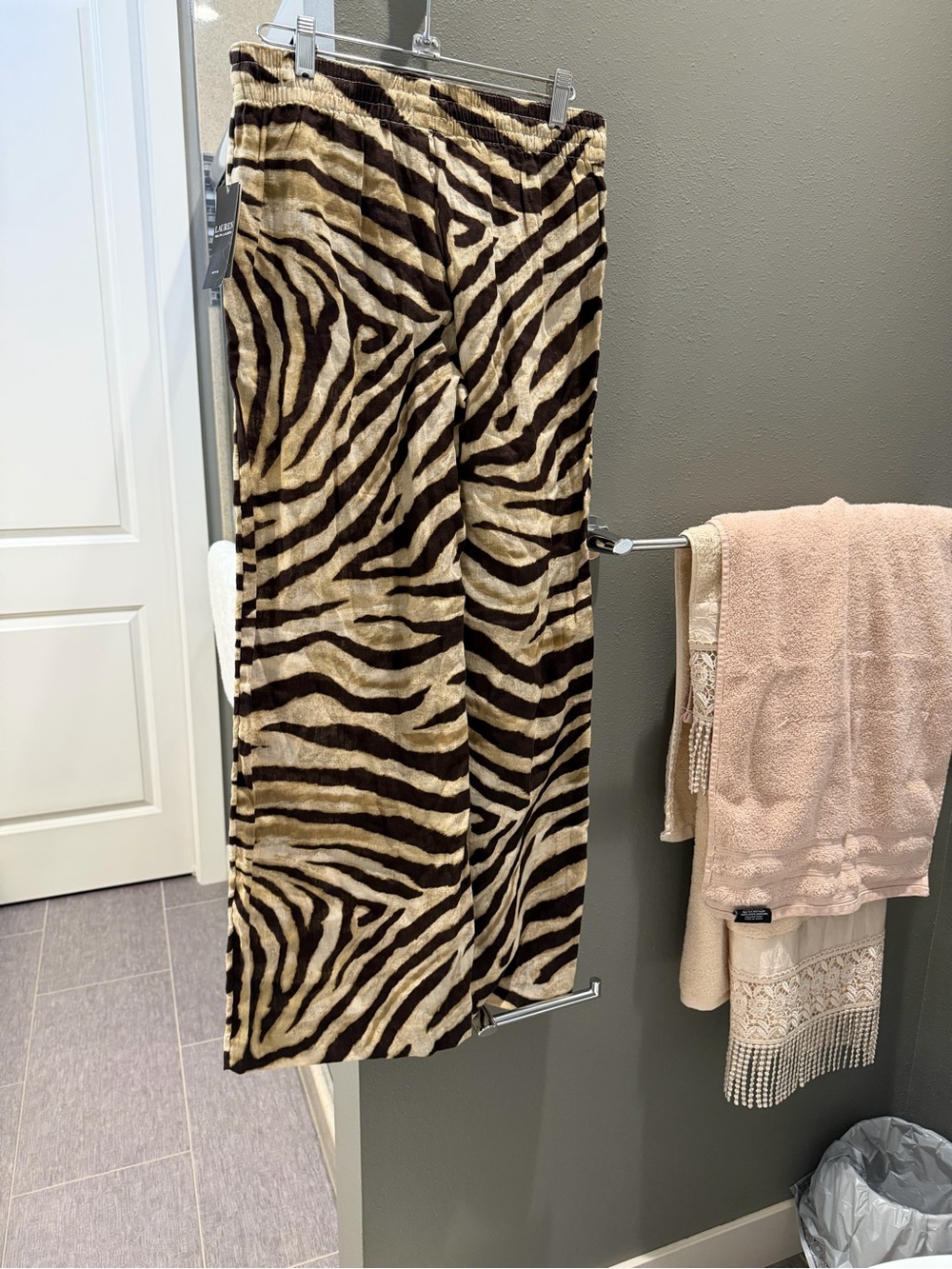 Ralph Lauren Zebra-Print Wide Leg Pants in Black & Cream - Picture 5 of 5